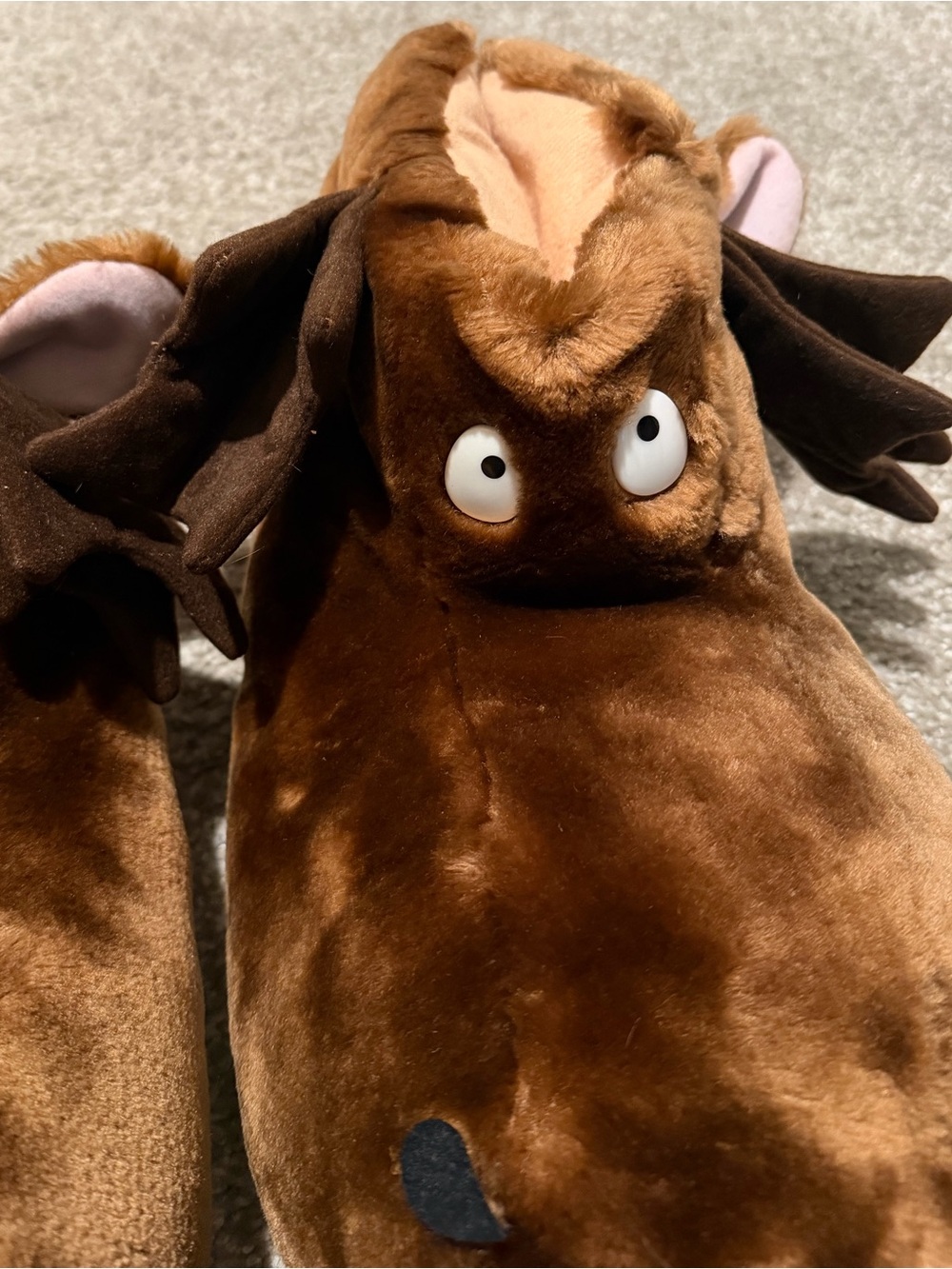 Plush Brown Moose Slippers for Men - Cozy Indoor Footwear - Picture 2 of 5